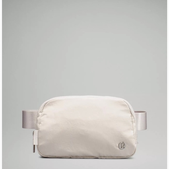 🤍Lululemon Everywhere Belt Bag-White Opal - Picture 1 of 4